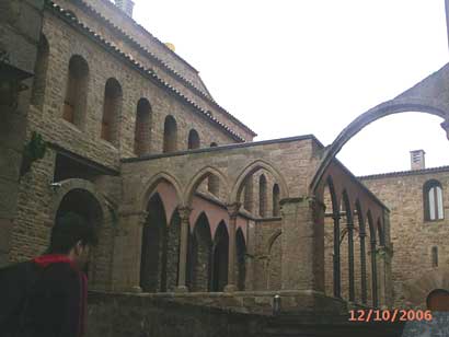 dentro del castillo